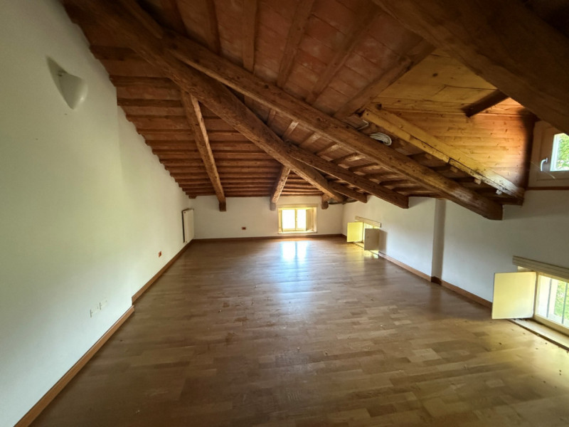 ULTIMO PIANO IN PALAZZO STORICO DEL '600 CON PARCO. EURO 339.000. CODICE 4551.

In affascinante e...