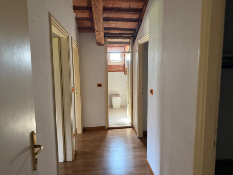 ULTIMO PIANO IN PALAZZO STORICO DEL '600 CON PARCO. EURO 339.000. CODICE 4551.

In affascinante e...