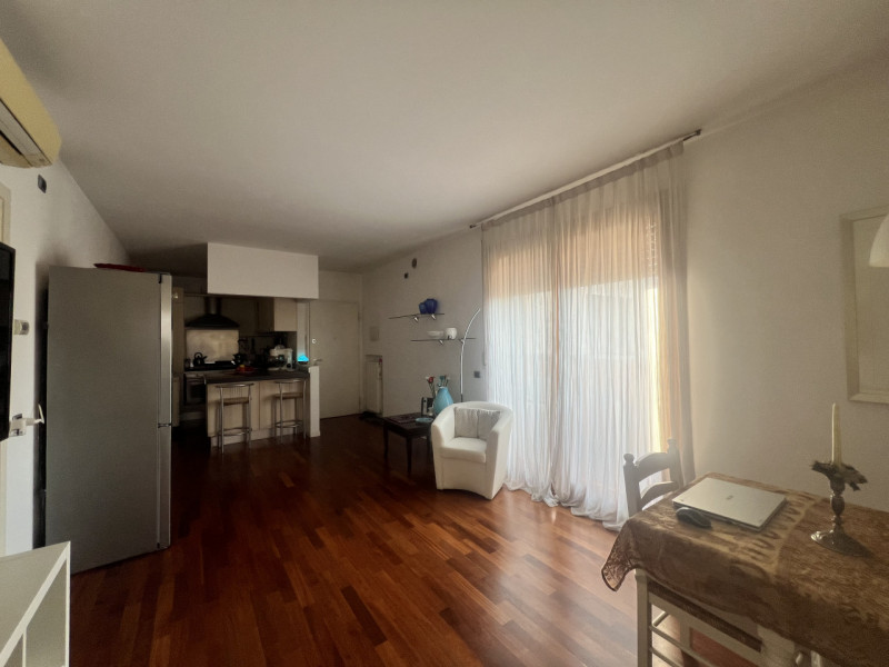 Meraviglioso MIDI APPARTAMENTO situato al primo piano di un tranquillo contesto di sole 6 unità a...