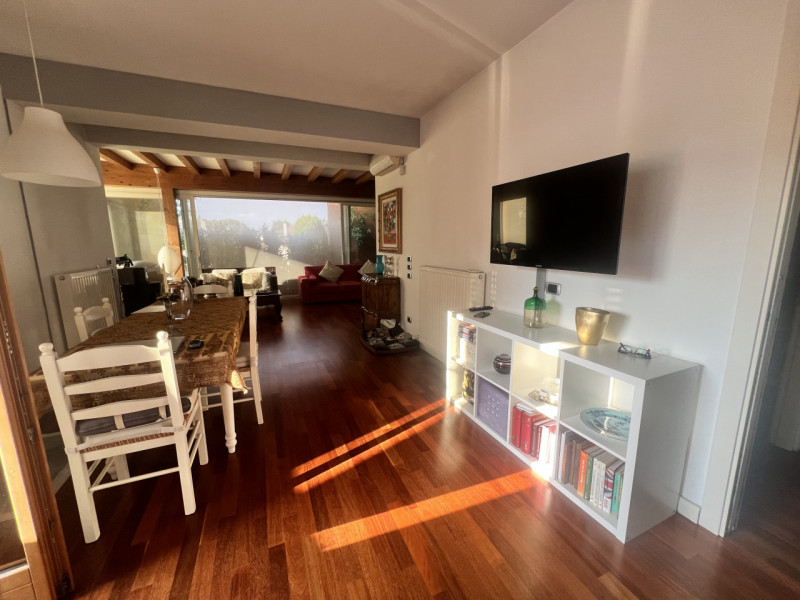 Meraviglioso MIDI APPARTAMENTO situato al primo piano di un tranquillo contesto di sole 6 unità a...