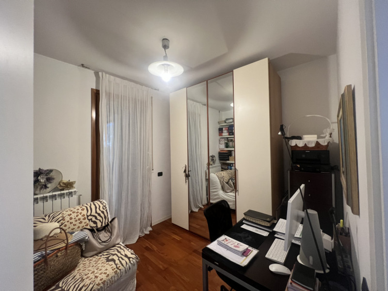 Meraviglioso MIDI APPARTAMENTO situato al primo piano di un tranquillo contesto di sole 6 unità a...