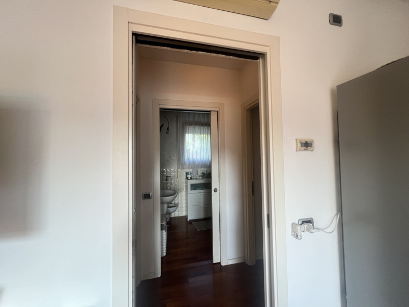 Meraviglioso MIDI APPARTAMENTO situato al primo piano di un tranquillo contesto di sole 6 unità a...