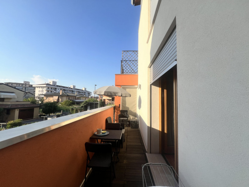 Meraviglioso MIDI APPARTAMENTO situato al primo piano di un tranquillo contesto di sole 6 unità a...