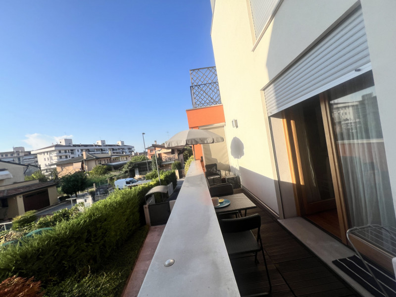 Meraviglioso MIDI APPARTAMENTO situato al primo piano di un tranquillo contesto di sole 6 unità a...