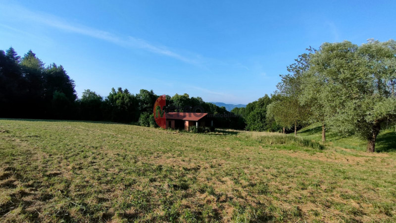 Situato nel cuore della tranquillità di Brogliano, precisamente nella frazione affascinante di Qu...