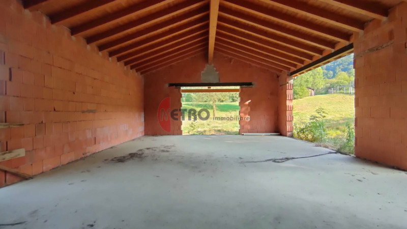 Situato nel cuore della tranquillità di Brogliano, precisamente nella frazione affascinante di Qu...