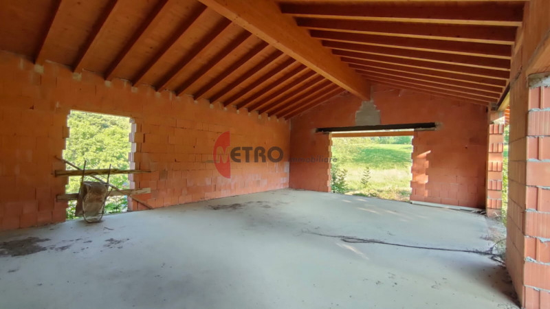 Situato nel cuore della tranquillità di Brogliano, precisamente nella frazione affascinante di Qu...