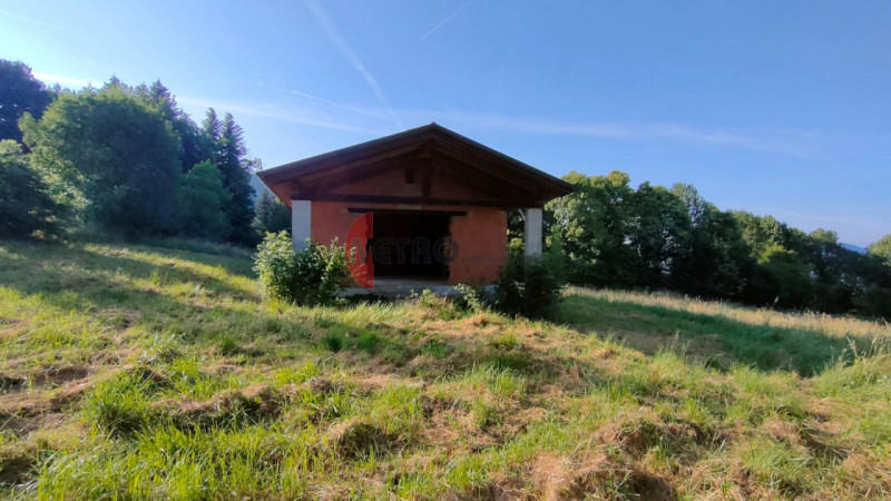 Situato nel cuore della tranquillità di Brogliano, precisamente nella frazione affascinante di Qu...