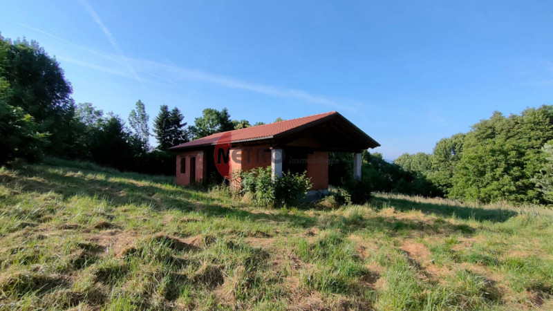 Situato nel cuore della tranquillità di Brogliano, precisamente nella frazione affascinante di Qu...