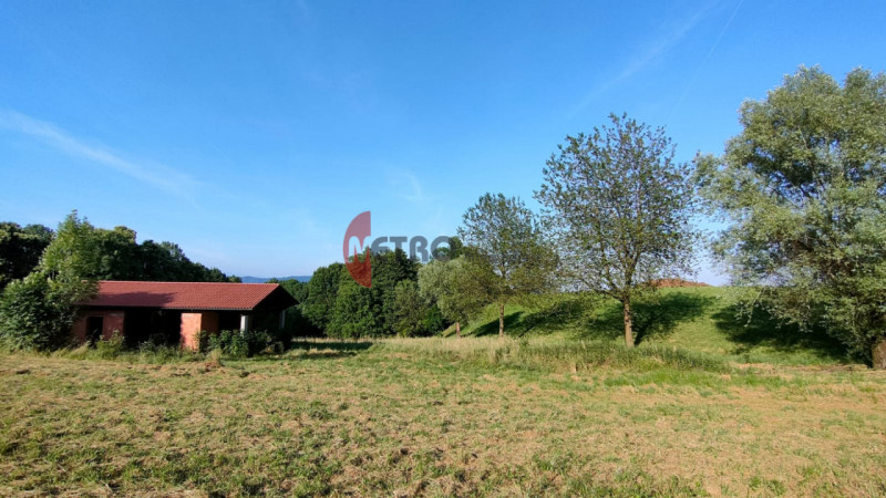 Situato nel cuore della tranquillità di Brogliano, precisamente nella frazione affascinante di Qu...