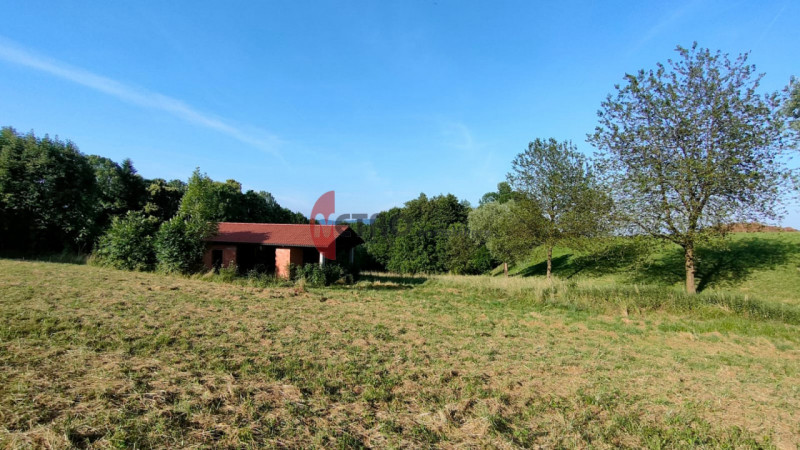 Situato nel cuore della tranquillità di Brogliano, precisamente nella frazione affascinante di Qu...