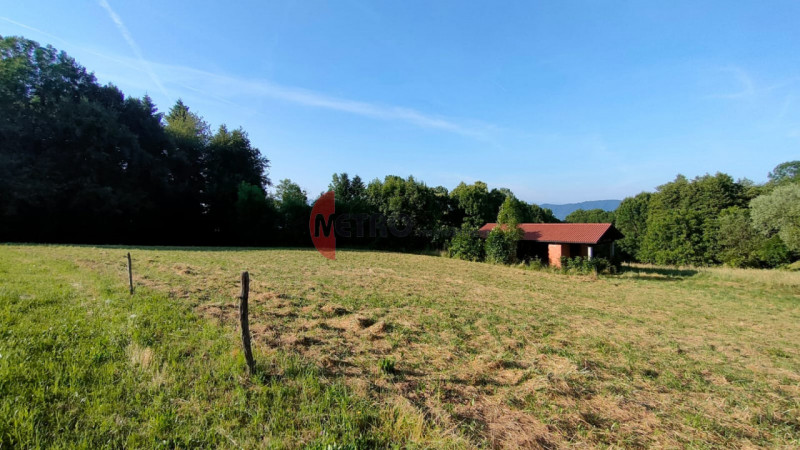 Situato nel cuore della tranquillità di Brogliano, precisamente nella frazione affascinante di Qu...