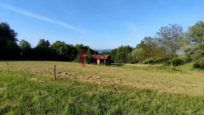 Situato nel cuore della tranquillità di Brogliano, precisamente nella frazione affascinante di Qu...