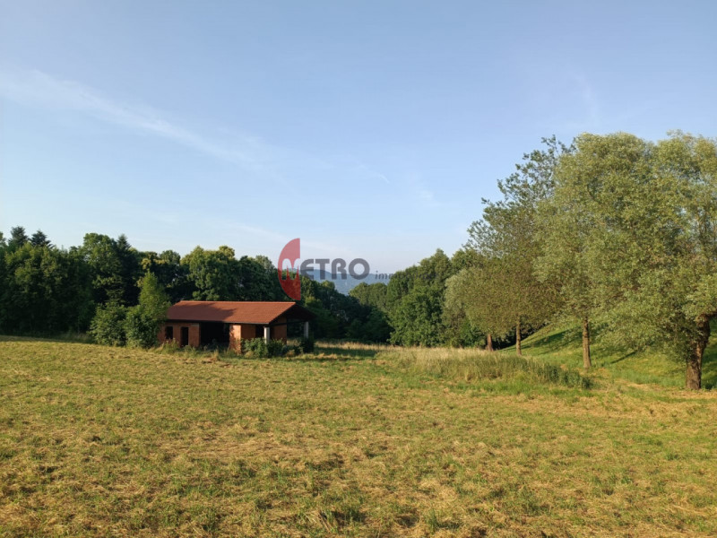 Situato nel cuore della tranquillità di Brogliano, precisamente nella frazione affascinante di Qu...