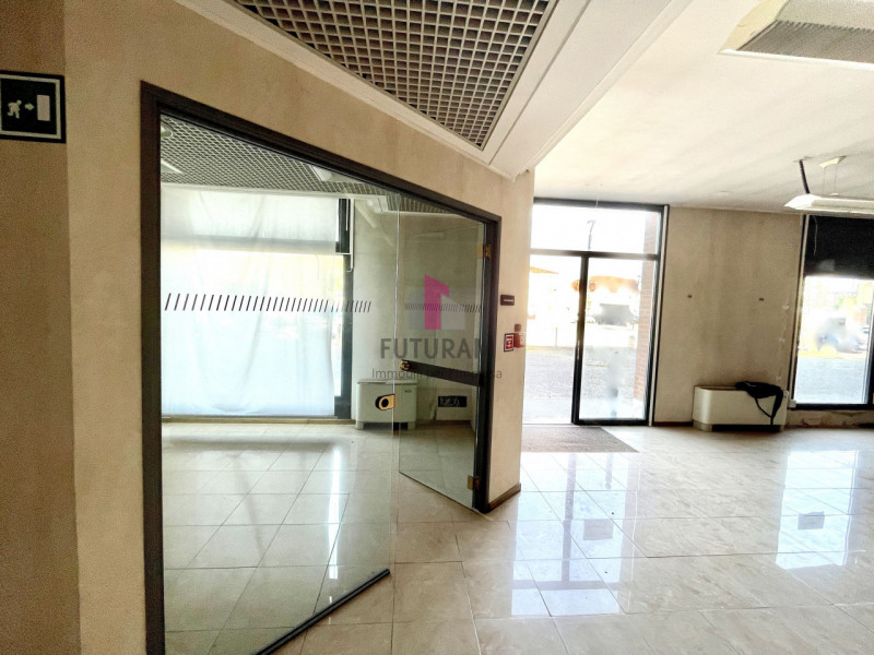 RIF:  050.2NM -  CAMPONOGARA (VE)  -  PER INFO 0444/310220

Propongo in affitto un negozio di 290...