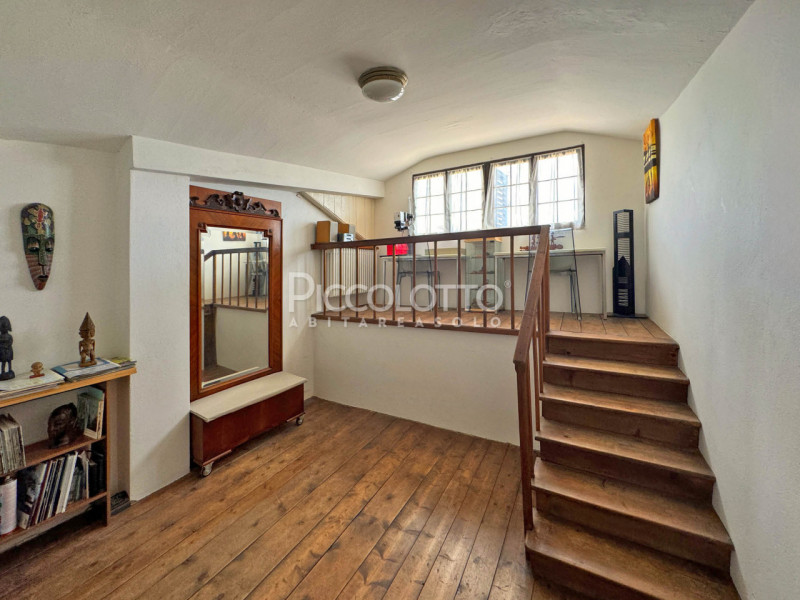 Rif. V5311 - Appartamento in vendita ad Asolo con splendida vista panoramica sulla pianura, in tr...