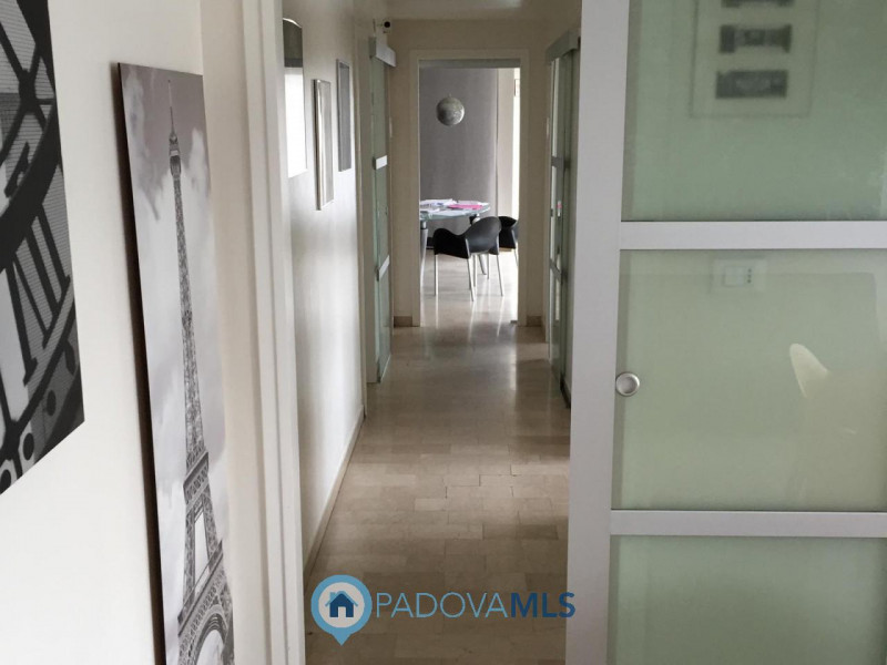 Immobile in esclusiva al Gruppo Padova MLS
Scopri un'opportunità imperdibile per il tuo business!...