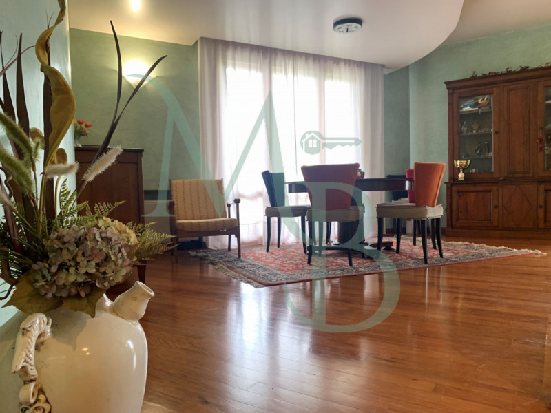 PADOVA, ZONA PIO X: Immobiliare MB propone in vendita un appartamento di grandi dimensioni in zon...