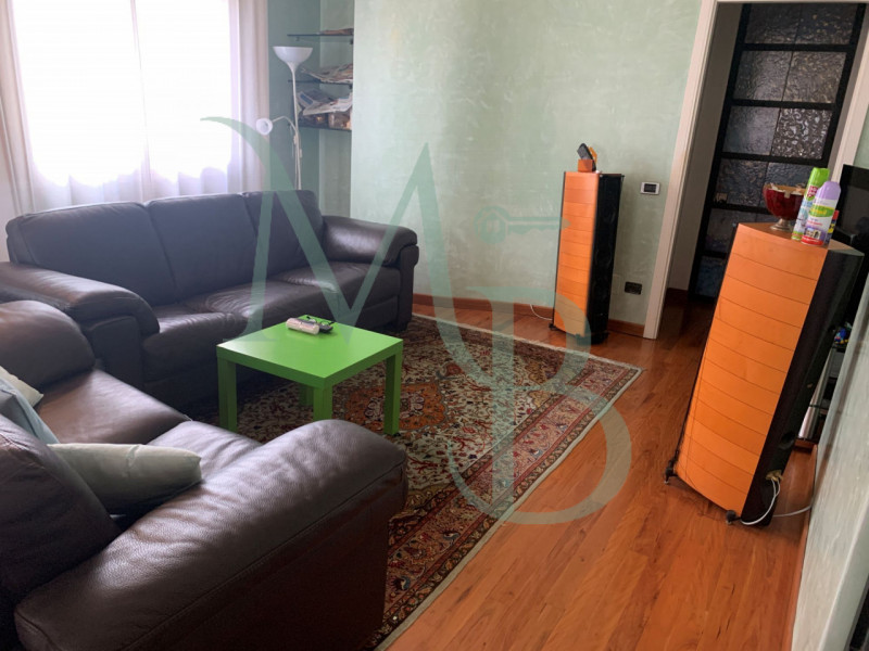 PADOVA, ZONA PIO X: Immobiliare MB propone in vendita un appartamento di grandi dimensioni in zon...