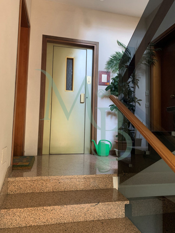 PADOVA, ZONA PIO X: Immobiliare MB propone in vendita un appartamento di grandi dimensioni in zon...