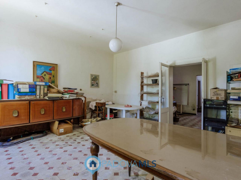 Immobile in esclusiva al Gruppo Padova MLS
Nel cuore di Bovolenta, proponiamo in vendita un affas...