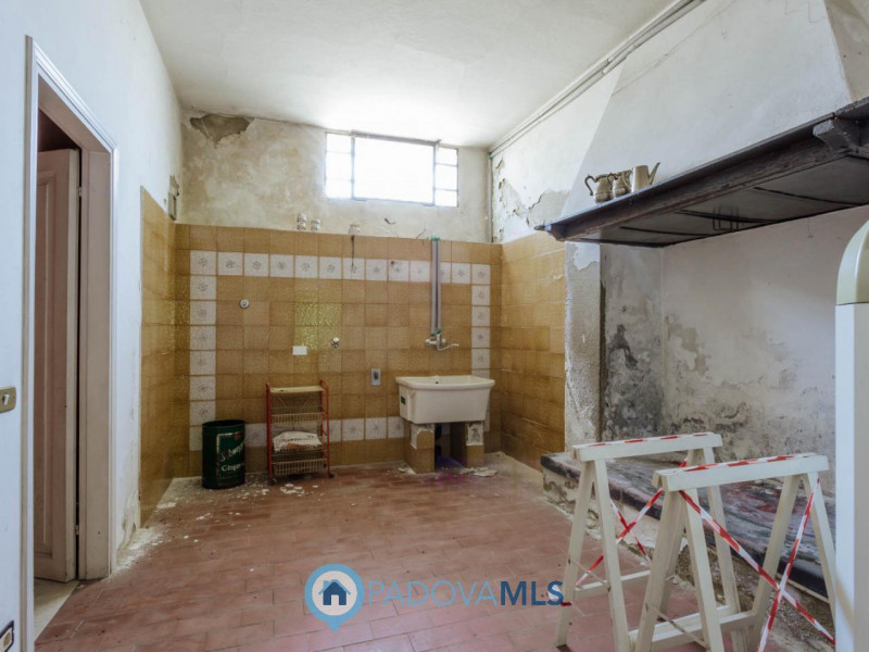 Immobile in esclusiva al Gruppo Padova MLS
Nel cuore di Bovolenta, proponiamo in vendita un affas...