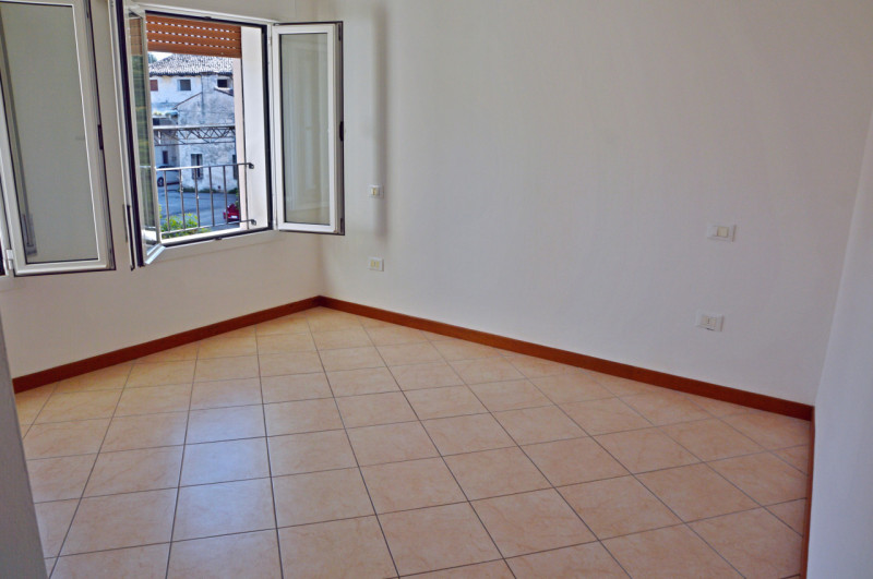 Incantevole Appartamento con Giardino in Piazza a Nove
Stai cercando la tua oasi di tranquillità ...