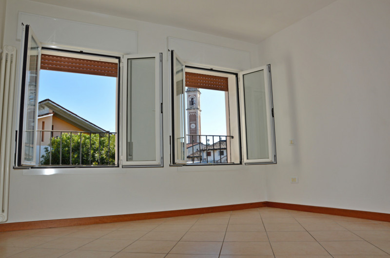 Incantevole Appartamento con Giardino in Piazza a Nove
Stai cercando la tua oasi di tranquillità ...