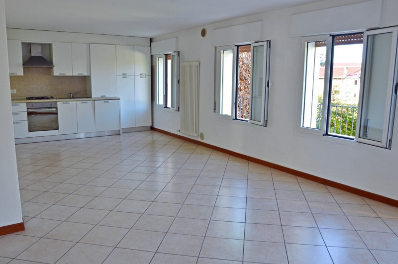 Incantevole Appartamento con Giardino in Piazza a Nove
Stai cercando la tua oasi di tranquillità ...