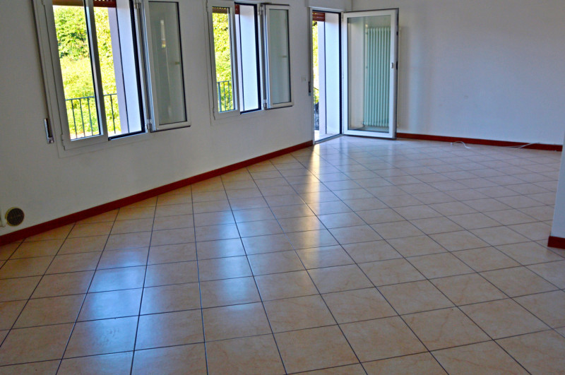 Incantevole Appartamento con Giardino in Piazza a Nove
Stai cercando la tua oasi di tranquillità ...