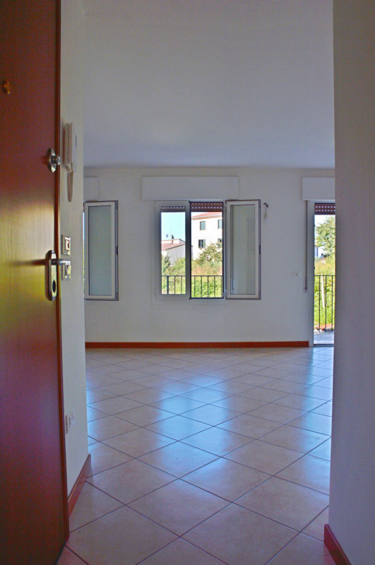 Incantevole Appartamento con Giardino in Piazza a Nove
Stai cercando la tua oasi di tranquillità ...