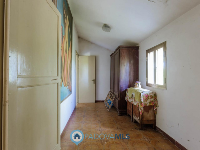 Immobile in esclusiva al Gruppo Padova MLS
Tra le campagne silenziose di Prà D’Este, dove la natu...