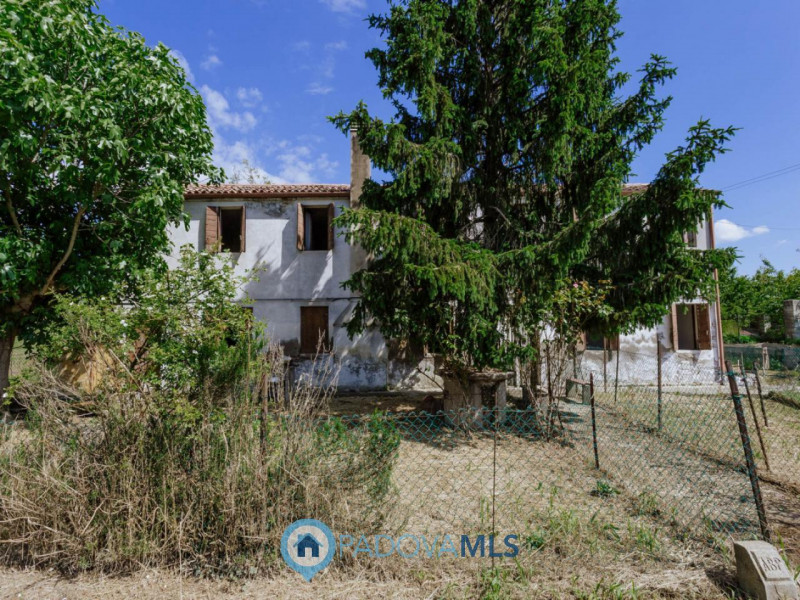 Immobile in esclusiva al Gruppo Padova MLS
Tra le campagne silenziose di Prà D’Este, dove la natu...