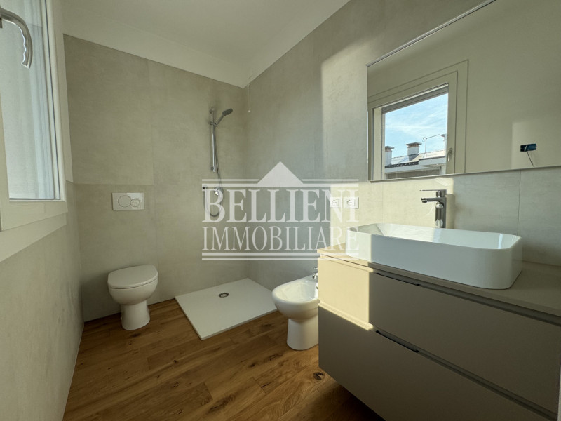 CALDOGNO: Proponiamo in affitto una splendida casa singola appena ultimata e certificata in class...