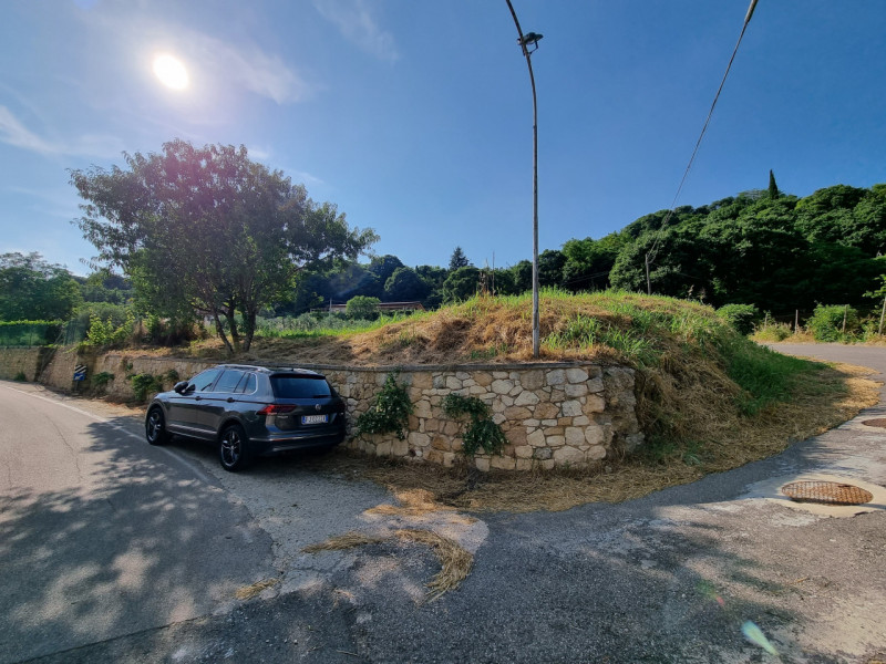 Val Liona (VI) Frazione di San Germano dei Berici, lungo stradina tranquilla proponiamo in Vendit...