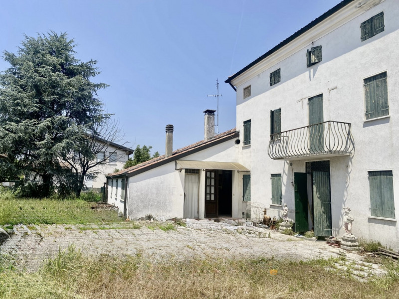 (Per INFO 3316190143) A Campodarsego, in frazione Bronzola, proponiamo in vendita casa singola de...