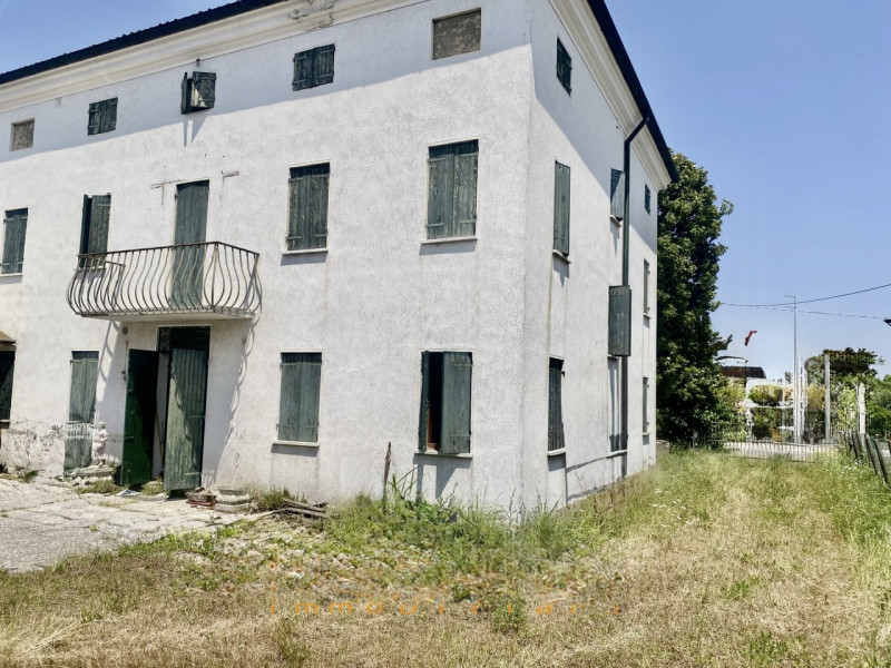 (Per INFO 3316190143) A Campodarsego, in frazione Bronzola, proponiamo in vendita casa singola de...