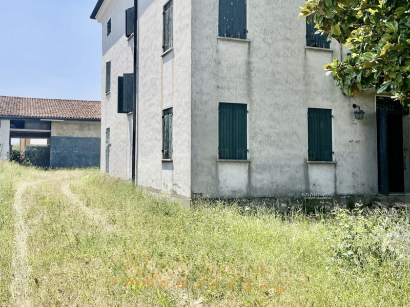 (Per INFO 3316190143) A Campodarsego, in frazione Bronzola, proponiamo in vendita casa singola de...
