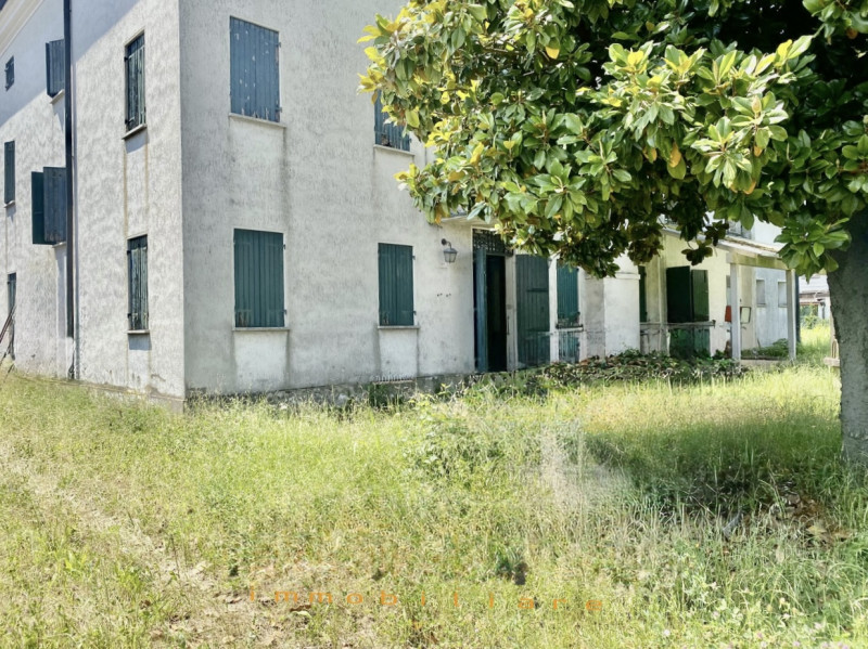 (Per INFO 3316190143) A Campodarsego, in frazione Bronzola, proponiamo in vendita casa singola de...