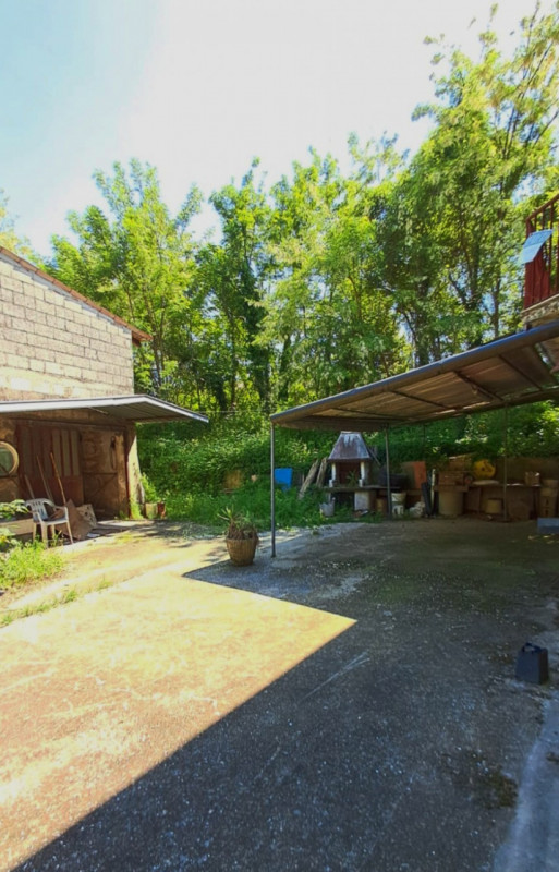 QUESTA CASA SINGOLA E’ COME IL BRUTTO ANATTROCOLO!!

A vederla così può assomigliare ad una class...