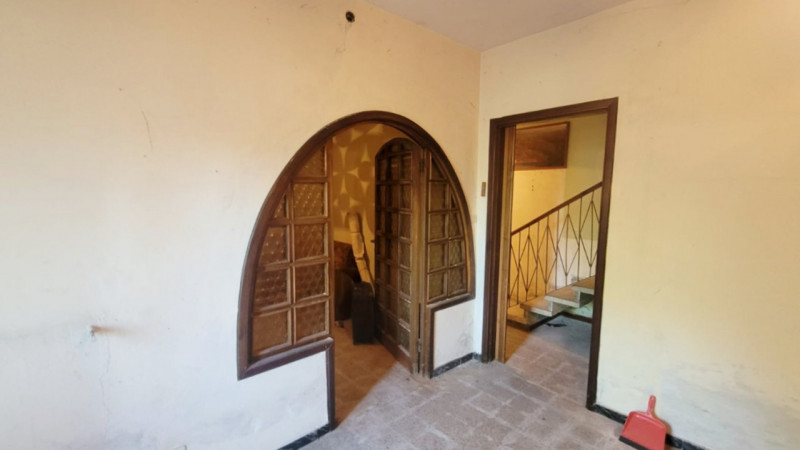 QUESTA CASA SINGOLA E’ COME IL BRUTTO ANATTROCOLO!!

A vederla così può assomigliare ad una class...