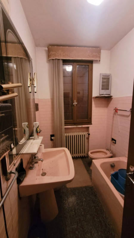 QUESTA CASA SINGOLA E’ COME IL BRUTTO ANATTROCOLO!!

A vederla così può assomigliare ad una class...