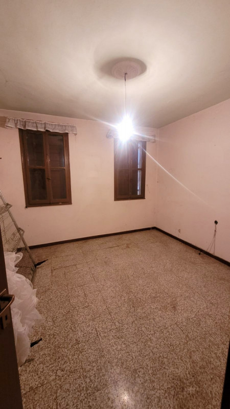 QUESTA CASA SINGOLA E’ COME IL BRUTTO ANATTROCOLO!!

A vederla così può assomigliare ad una class...