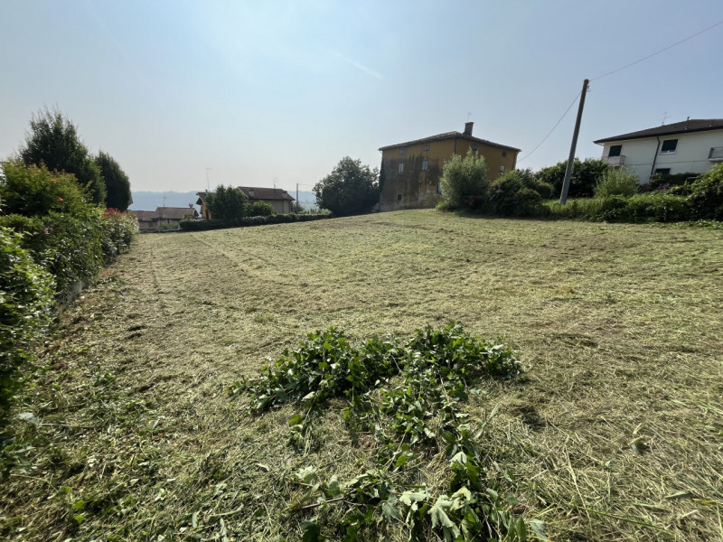 Stai cercando un terreno in zona collinare di Altavilla Vicentina dove progettare e costruire la ...