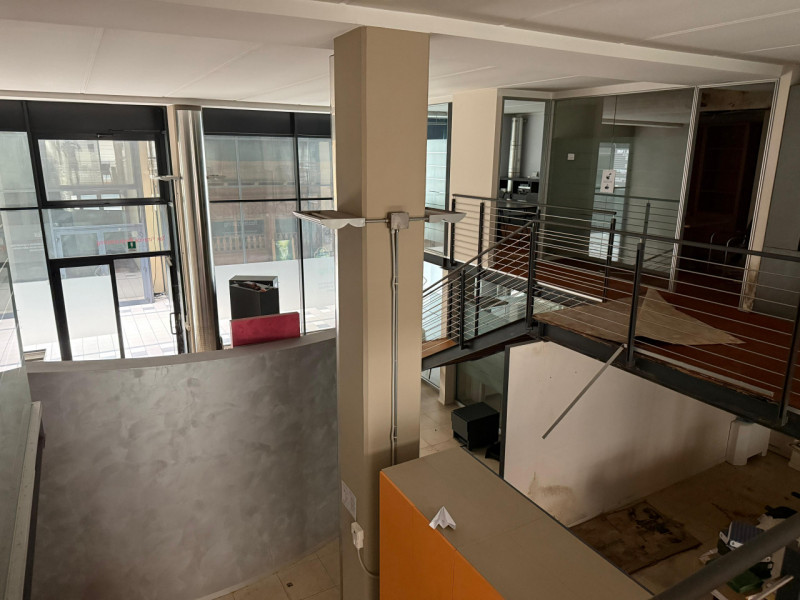 NEGOZIO/UFFICIO SU DUE LIVELLI E CON VETRINE AL PIANO TERRA IN LOCAZIONE A VICENZA - RIF. A8264
I...