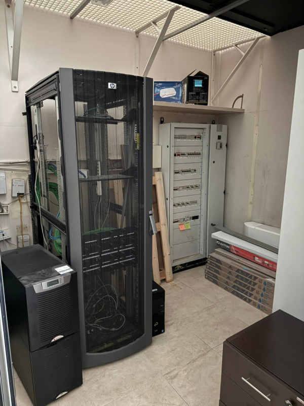 NEGOZIO/UFFICIO SU DUE LIVELLI E CON VETRINE AL PIANO TERRA IN LOCAZIONE A VICENZA - RIF. A8264
I...