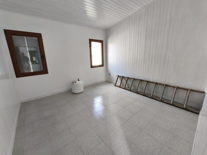 In vendita palazzo d’epoca, situato nel pieno centro storico, in una via tranquilla e silenziosa ...