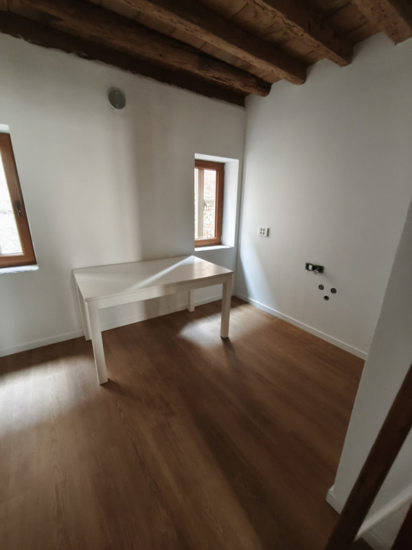 In vendita palazzo d’epoca, situato nel pieno centro storico, in una via tranquilla e silenziosa ...