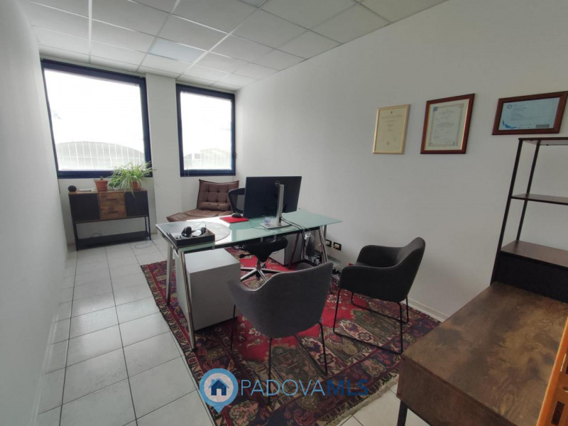 Immobile in esclusiva al Gruppo Padova MLS
Padova est - Viale Navigazione Interna - Luminoso uffi...