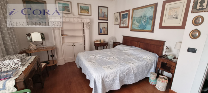 Situato nel cuore di Cervarese Santa Croce, questo affascinante villino sviluppato intermante al ...